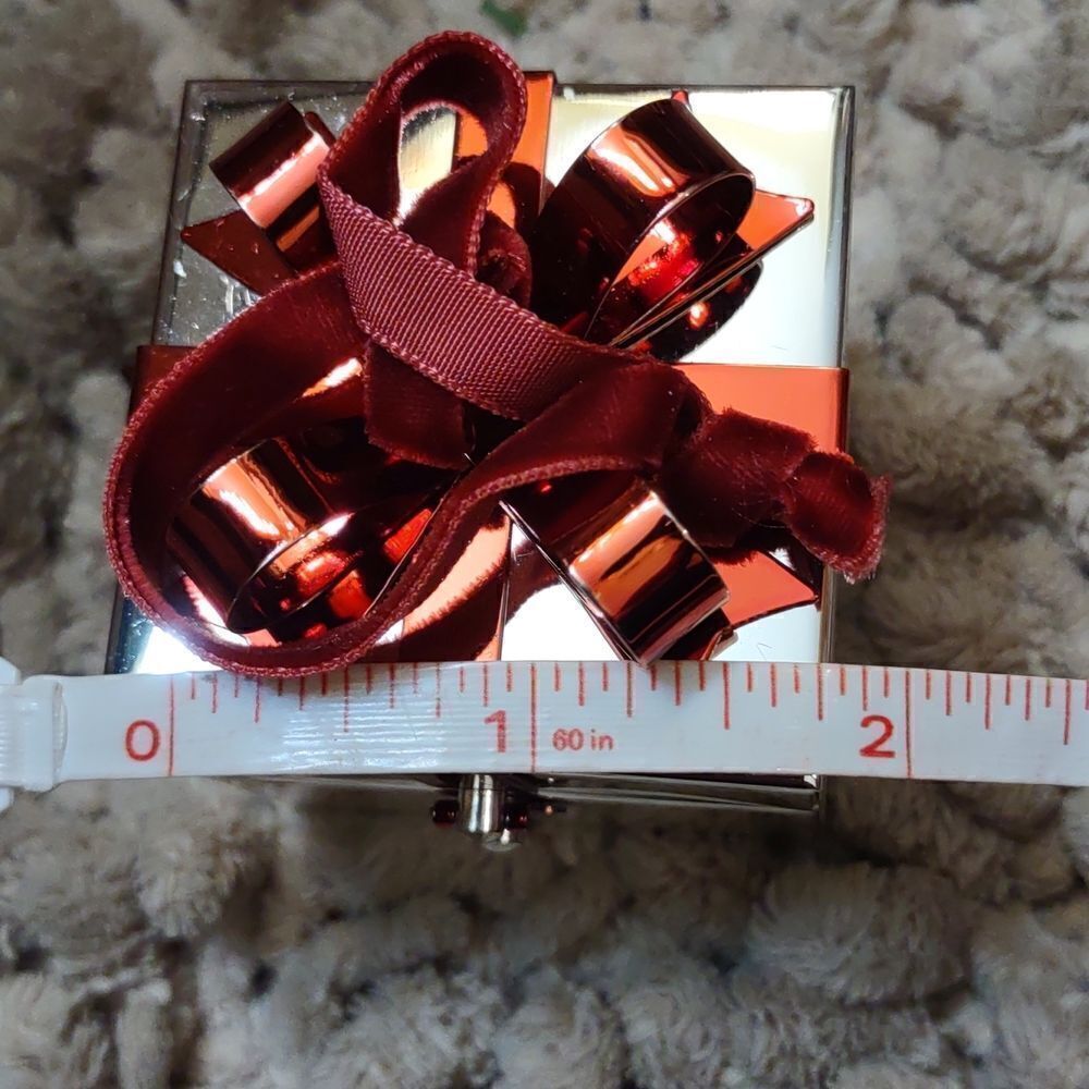 Things Remembered Engravable 2x2 Photo Ornament Box. - Picture 5 of 7